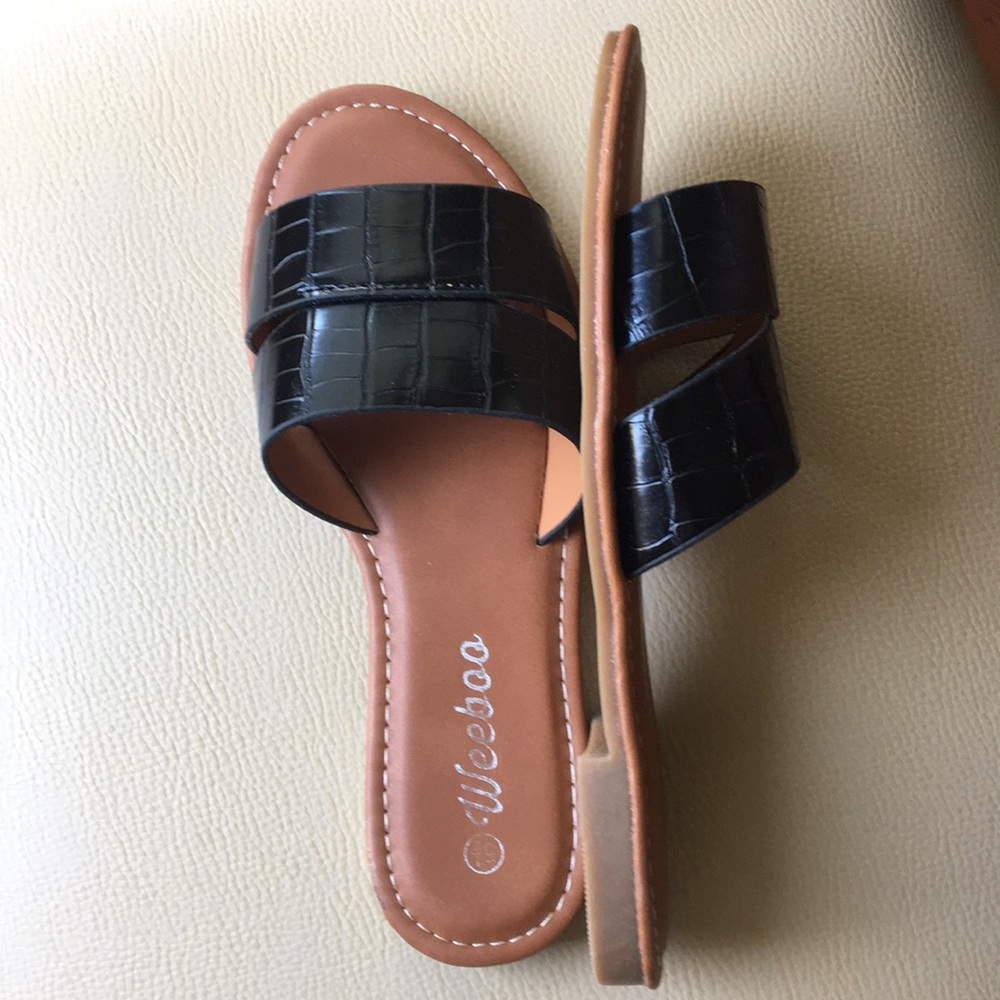 Black faux alligator slides - Picture 3 of 5